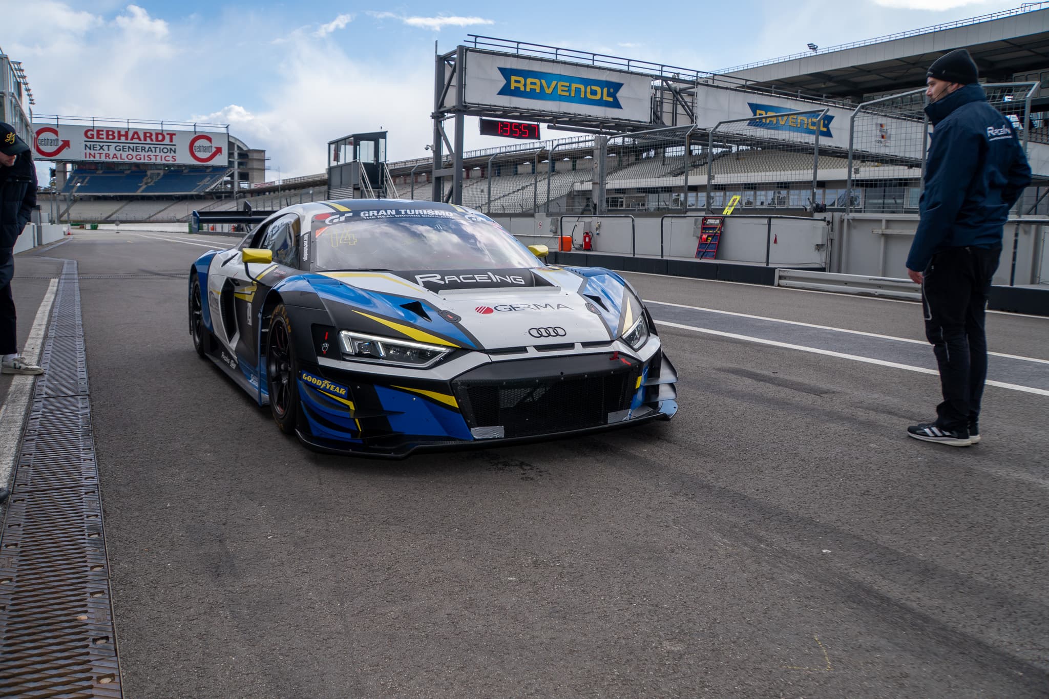 Audi R8 LMS GT3 in the Nürburgring pit lane