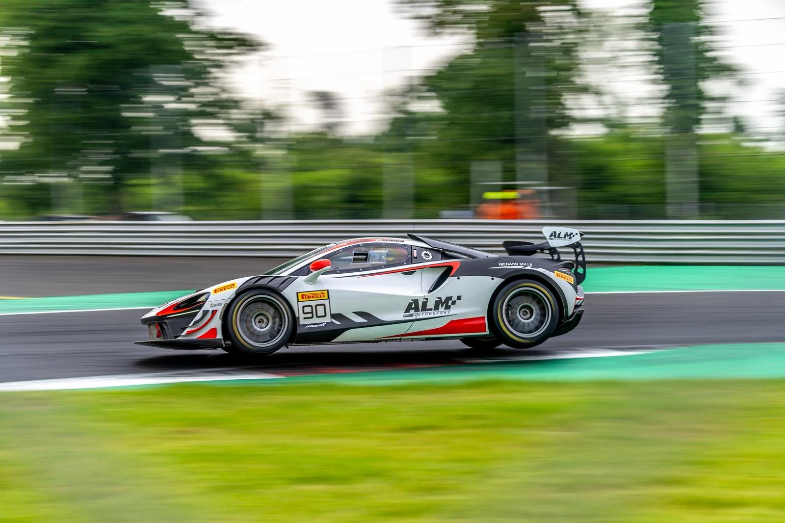 McLaren Artura Trophy EVO 1